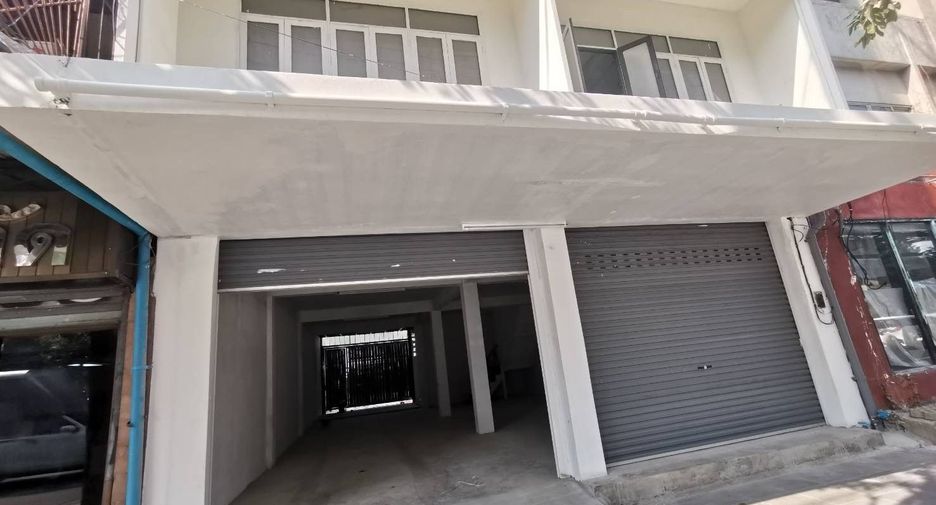Gewerbefläche zum Kauf mit 4 Zimmer in Watthana, Bangkok