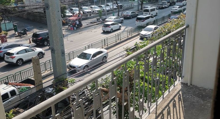 Gewerbefläche zum Kauf mit 4 Zimmer in Watthana, Bangkok