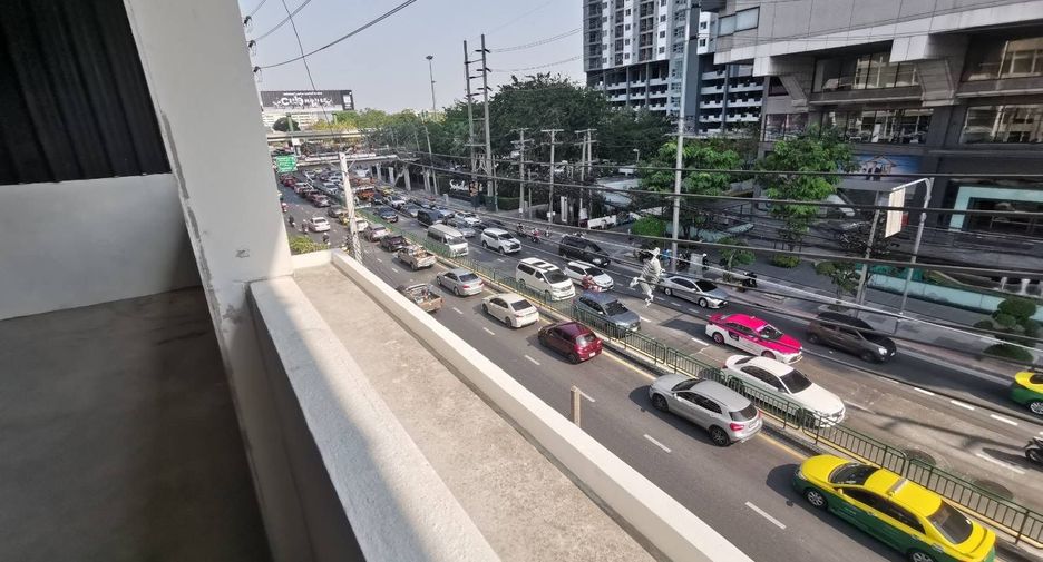 Gewerbefläche zum Kauf mit 4 Zimmer in Watthana, Bangkok