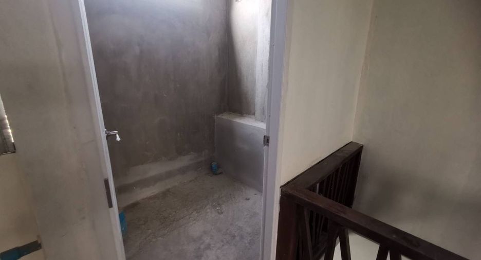 Gewerbefläche zum Kauf mit 4 Zimmer in Watthana, Bangkok