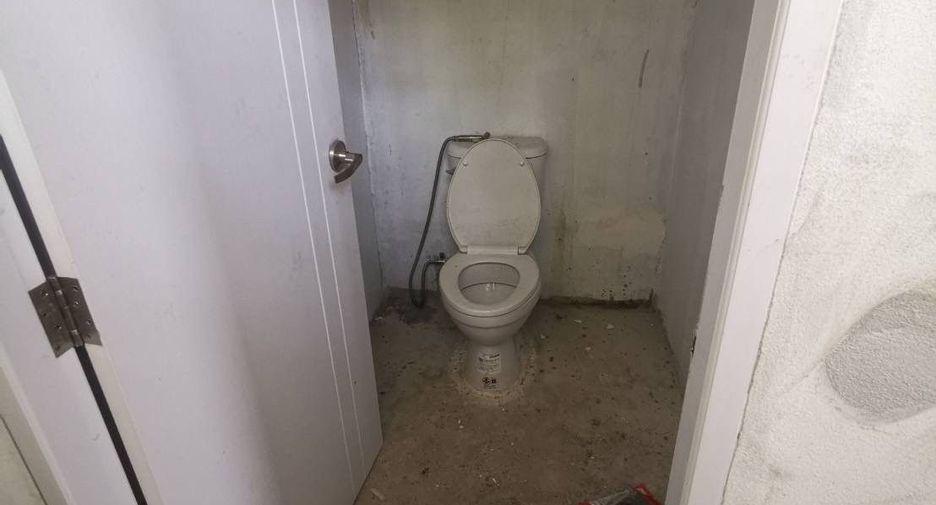 Gewerbefläche zum Kauf mit 4 Zimmer in Watthana, Bangkok