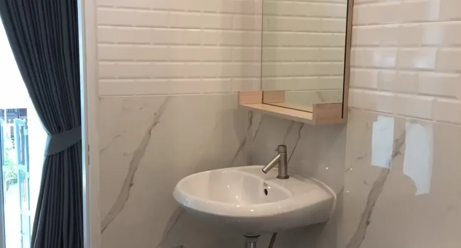 Reihenhaus zur Miete mit 2 Zimmer in Phra Khanong, Bangkok