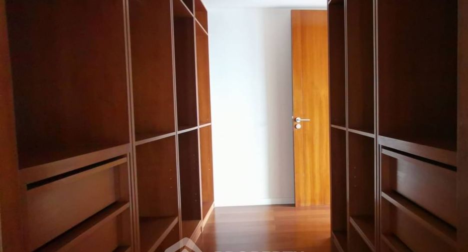 For rent 3 bedrooms condo in Yan Nawa, Bangkok