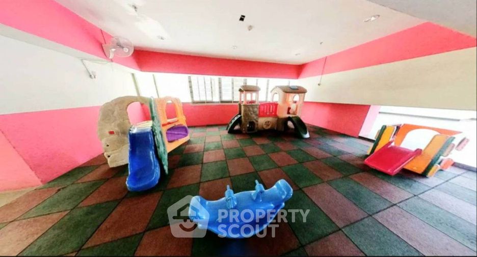 For rent 3 bedrooms condo in Watthana, Bangkok