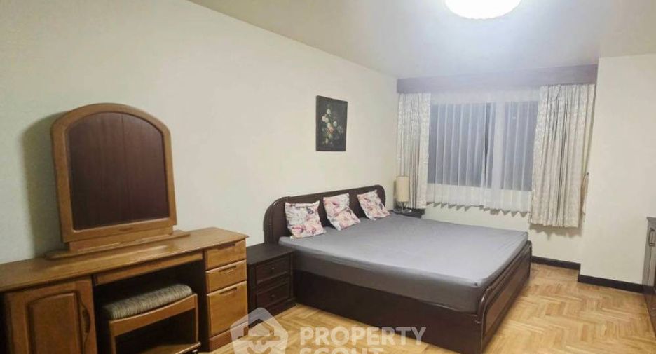 For rent 3 bedrooms condo in Watthana, Bangkok