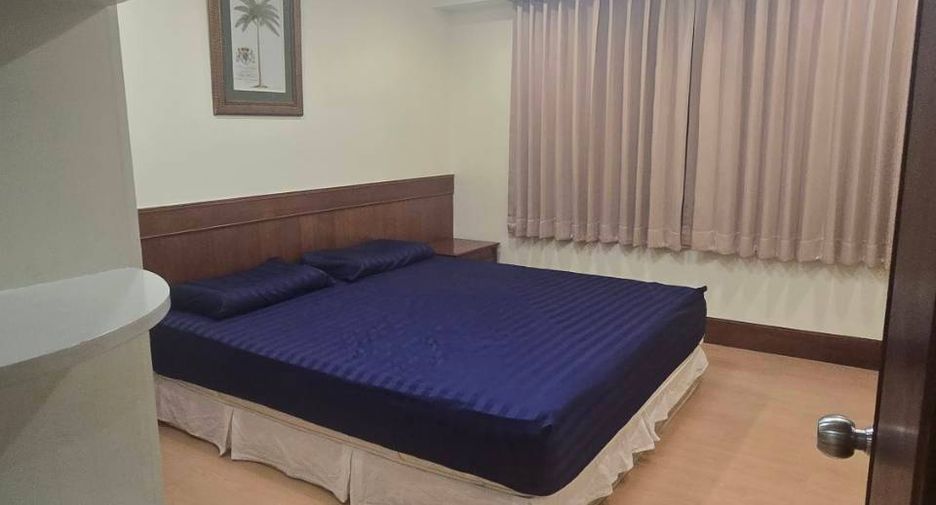 For rent 3 bedrooms condo in Watthana, Bangkok