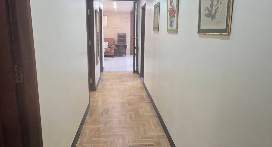 For rent 3 bedrooms condo in Watthana, Bangkok