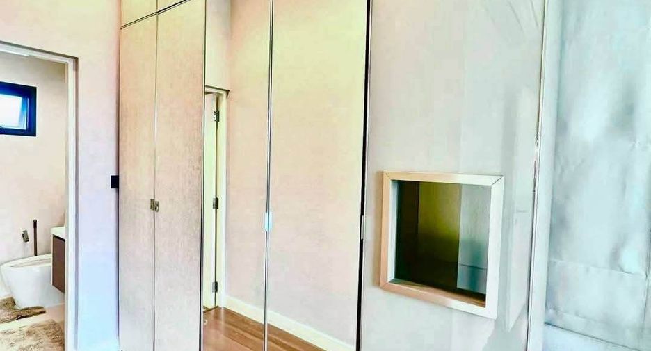 For rent 4 bedrooms house in Bang Kapi, Bangkok
