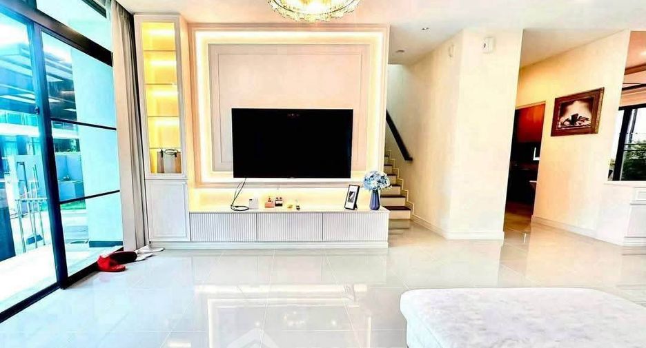 For rent 4 bedrooms house in Bang Kapi, Bangkok