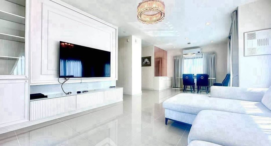 For rent 4 bedrooms house in Bang Kapi, Bangkok