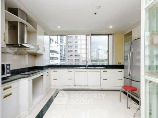 For rent 2 ベッドルーム condo in Pathum Wan, Bangkok