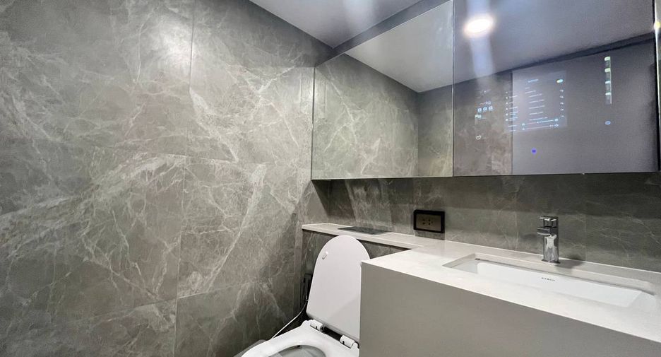 À louer et à vendre 1 chambre condo à Huai Khwang, Bangkok