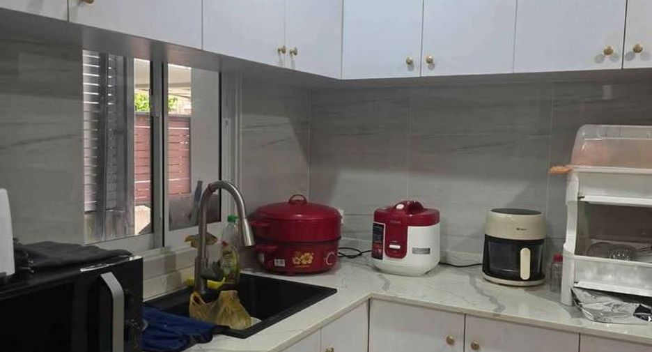 Casa en venta de 3 habitaciones en Bang Sao Thong, Samut Prakan
