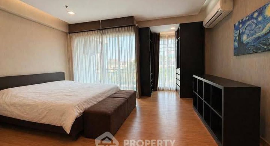 For sale 5 bedrooms condo in Yan Nawa, Bangkok