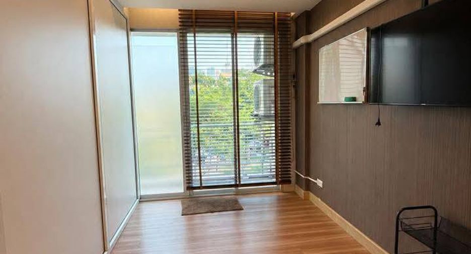 For sale 5 bedrooms condo in Yan Nawa, Bangkok