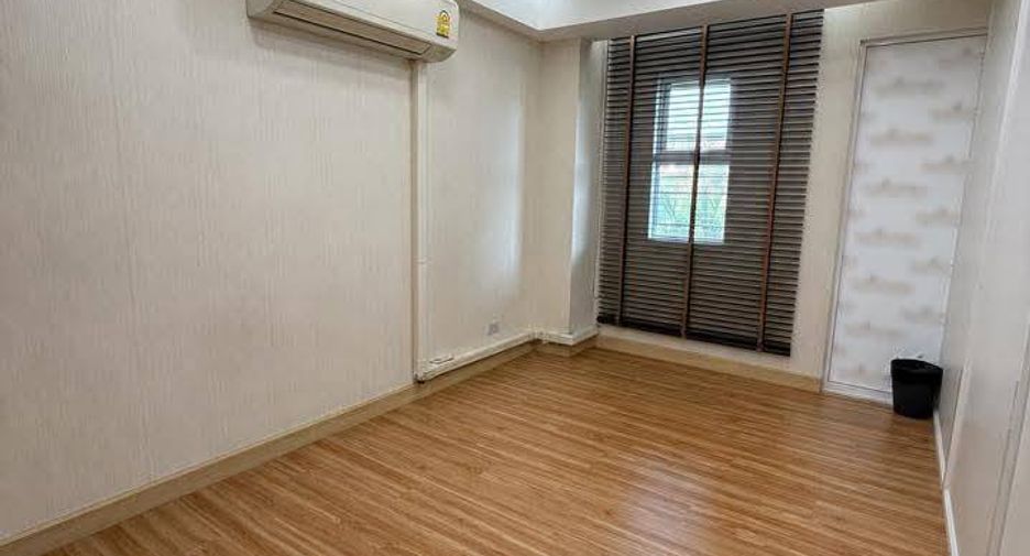 For sale 5 bedrooms condo in Yan Nawa, Bangkok