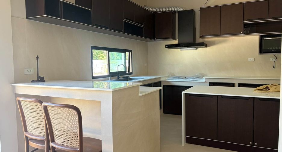For sale 11 bedrooms hotel in Ko Lanta, Krabi