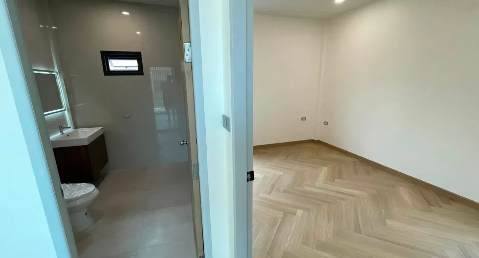 出售 5 卧室 独立屋 在 Wang Thong Lang, 曼谷