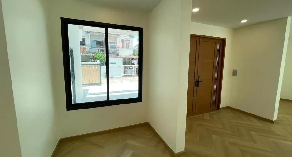 出售 5 卧室 独立屋 在 Wang Thong Lang, 曼谷