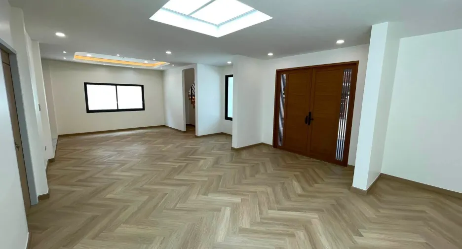 出售 5 卧室 独立屋 在 Wang Thong Lang, 曼谷