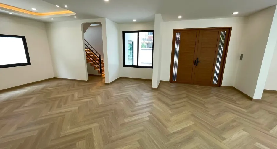 出售 5 卧室 独立屋 在 Wang Thong Lang, 曼谷