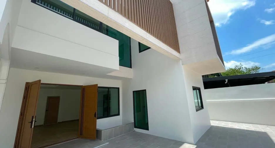 出售 5 卧室 独立屋 在 Wang Thong Lang, 曼谷