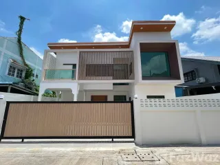 出售 5 卧室 独立屋 在 Wang Thong Lang, 曼谷