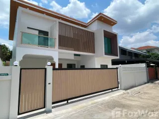 出售 5 卧室 独立屋 在 Wang Thong Lang, 曼谷