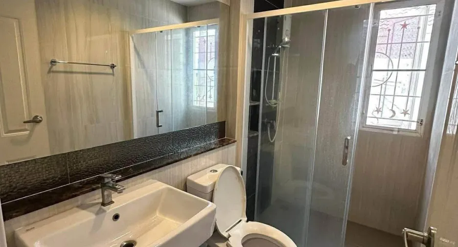 For rent 4 bedrooms townhouse in Bueng Kum, Bangkok