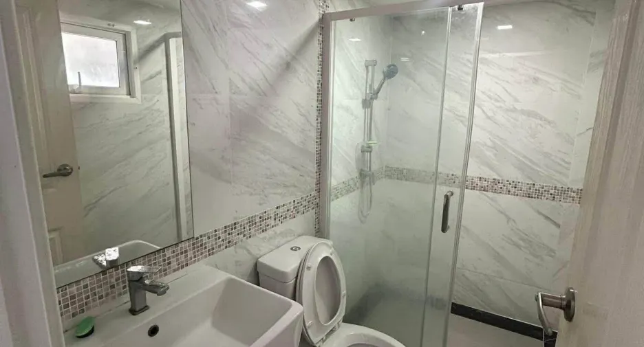 For rent 4 bedrooms townhouse in Bueng Kum, Bangkok