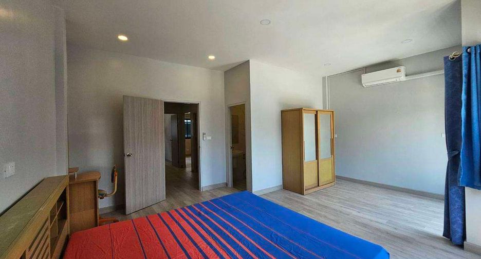 À louer 4 chambres maison à San Kamphaeng, Chiang Mai