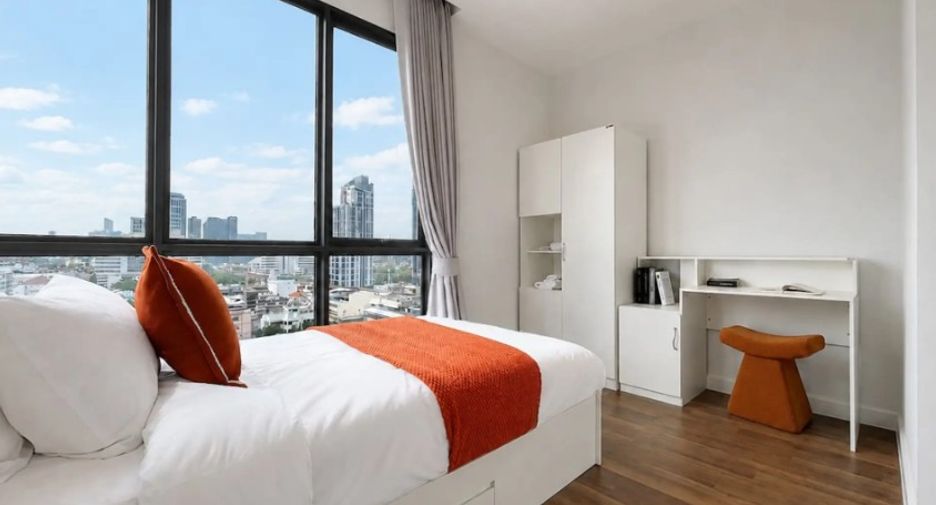 For rent 2 bedrooms condo in Phra Khanong, Bangkok
