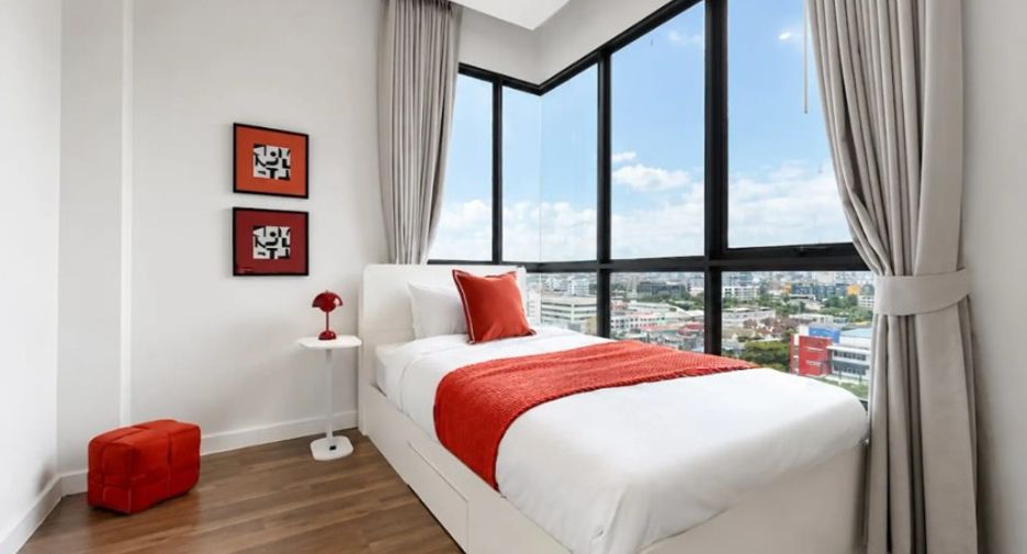 For rent 2 bedrooms condo in Phra Khanong, Bangkok