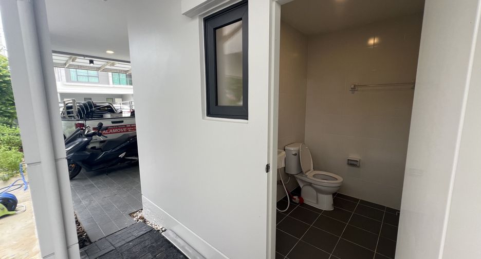 Casa en venta de 4 habitaciones en Lat Krabang, Bangkok