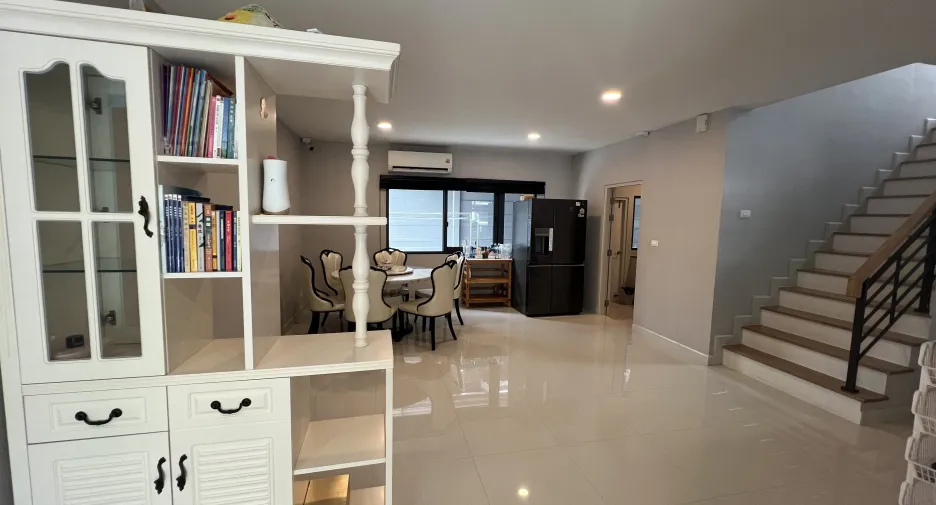 Casa en venta de 4 habitaciones en Lat Krabang, Bangkok