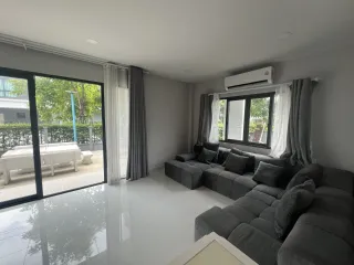 Casa en venta de 4 habitaciones en Lat Krabang, Bangkok