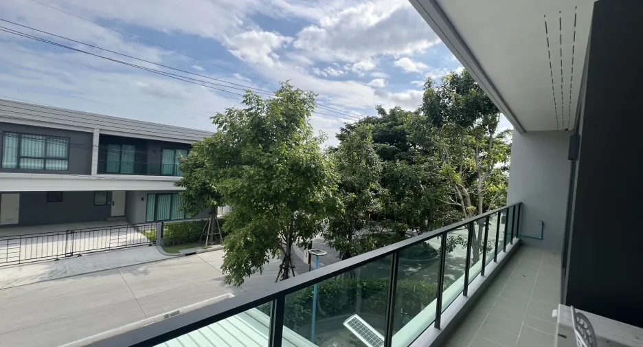 Casa en venta de 4 habitaciones en Lat Krabang, Bangkok