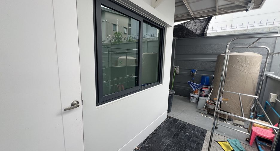 Casa en venta de 4 habitaciones en Lat Krabang, Bangkok