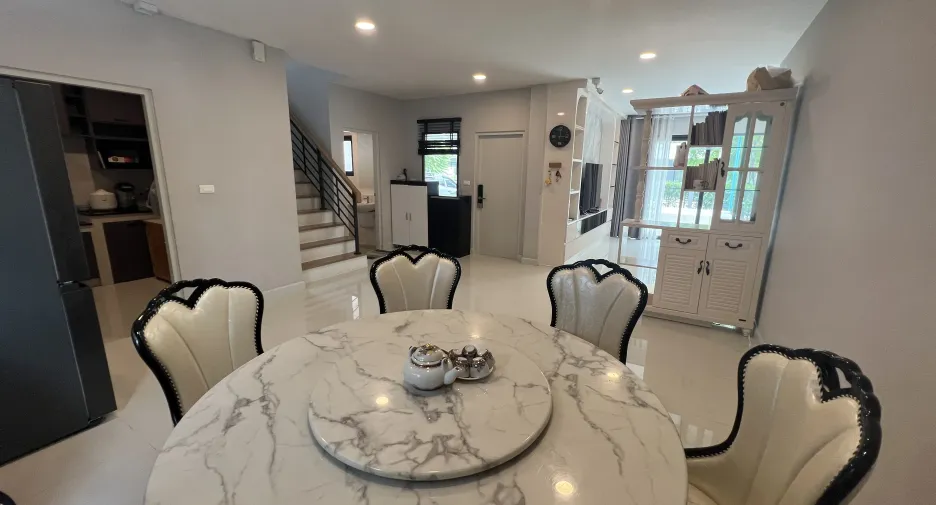 Casa en venta de 4 habitaciones en Lat Krabang, Bangkok