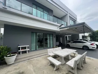 Casa en venta de 4 habitaciones en Lat Krabang, Bangkok