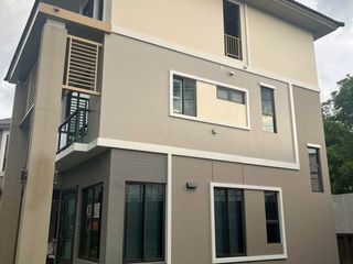 Haus zur Miete mit 5 Zimmer in Khan Na Yao, Bangkok