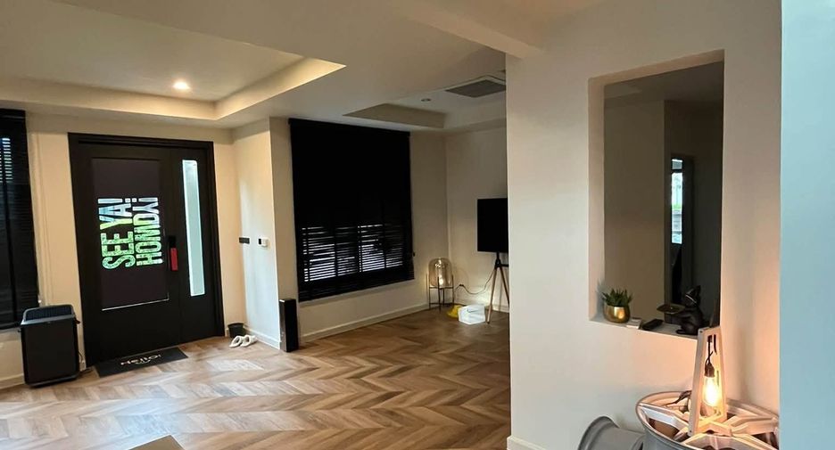 Haus zur Miete mit 5 Zimmer in Khan Na Yao, Bangkok