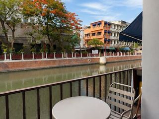 For rent 2 bedrooms townhouse in Phra Nakhon, Bangkok
