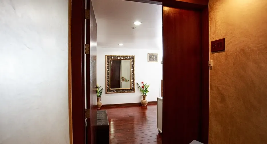 For sale 3 bedrooms condo in Watthana, Bangkok