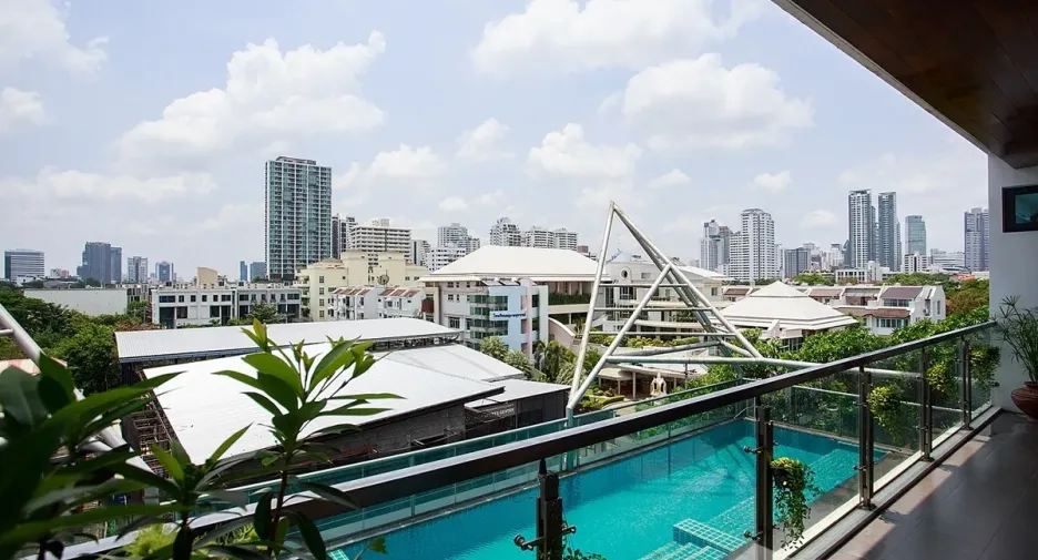 For sale 3 bedrooms condo in Watthana, Bangkok