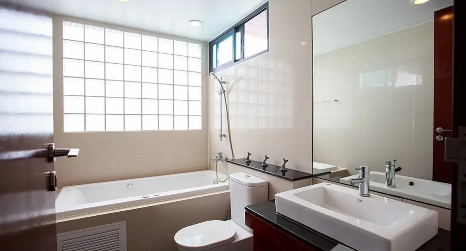 For sale 3 bedrooms condo in Watthana, Bangkok