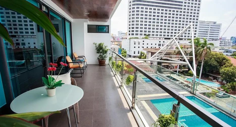 For sale 3 bedrooms condo in Watthana, Bangkok