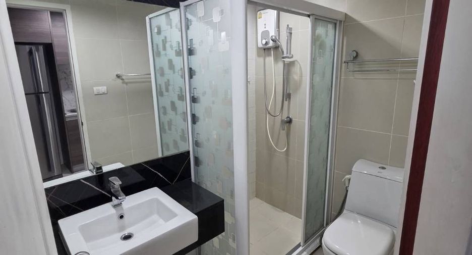 À louer 1 chambre condo à Huai Khwang, Bangkok