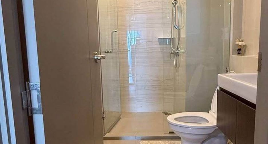 For sale 2 ベッドルーム condo in Phra Khanong, Bangkok