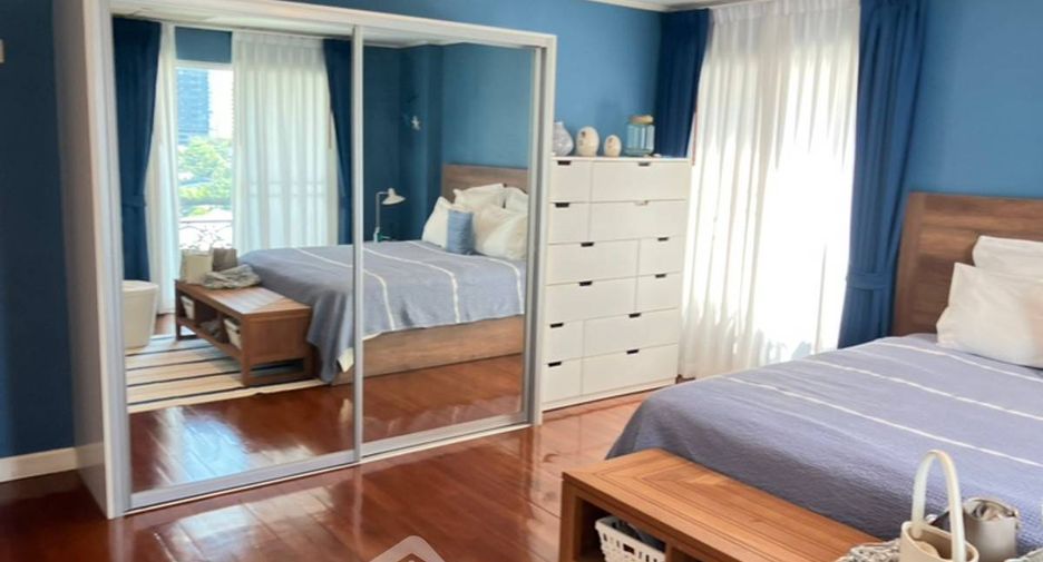 For sale 2 bedrooms condo in Khlong Toei, Bangkok